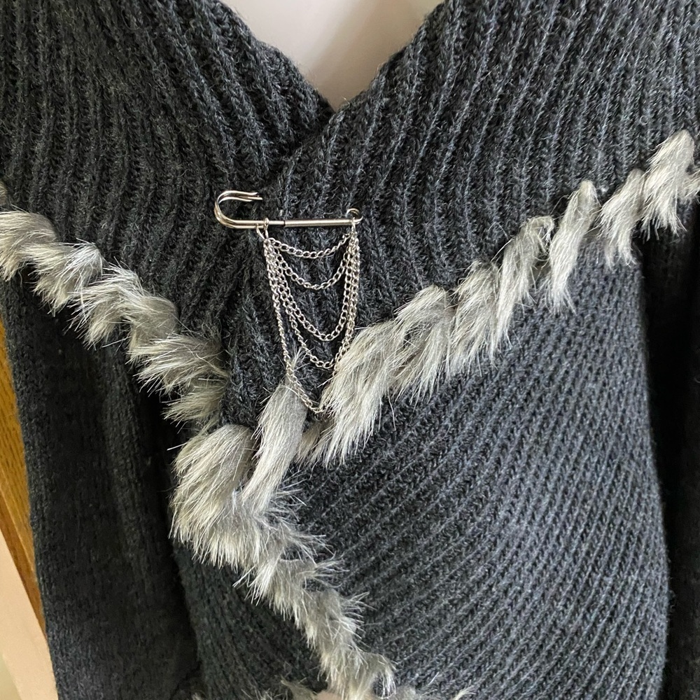 CACHE Cardigan Gray Sweater Wool & Acrylic Long back, Open front Fake Fur XL - Picture 2 of 10